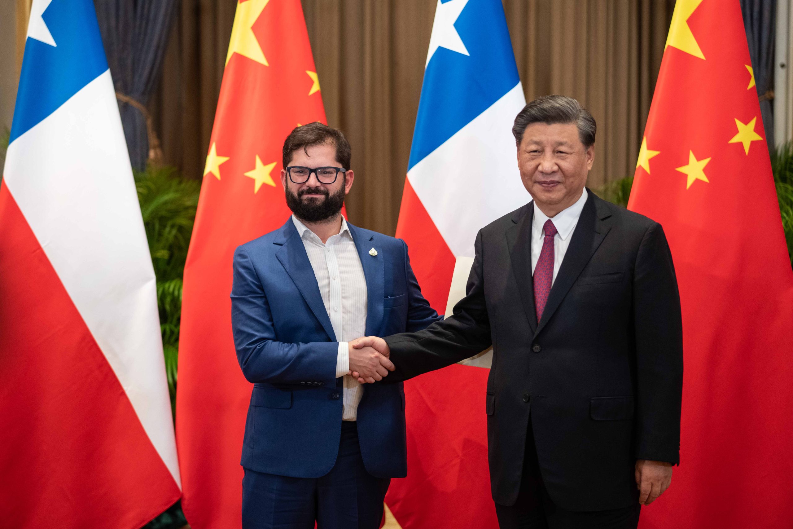 Boric sostuvo reunión con Xin Jinping y destaca postura de China de contribuir a la construcción de un nuevo orden mundial