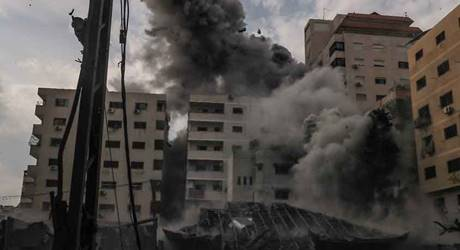 Suman 2.215 palestinos muertos por  bombardeos israelíes en Gaza
