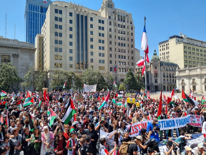 Comunidad palestina en Chile realiza masiva convocatoria en Plaza de la Constitución (Video)