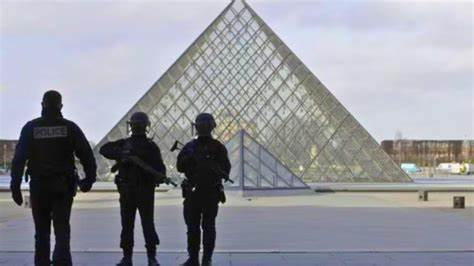 Alerta en Francia: Desalojan el Museo de Louvre y el Palacio de Versalles por amenaza de bomba