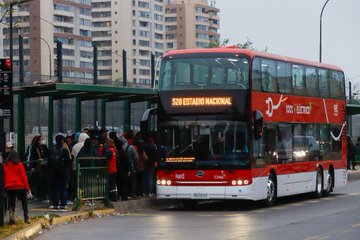 Santiago al estilo de Londres: Debutaron buses RED de dos pisos