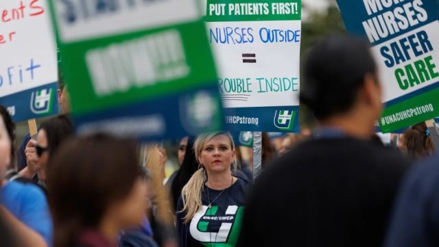 75 mil trabajadores de salud van a huelga en EEUU