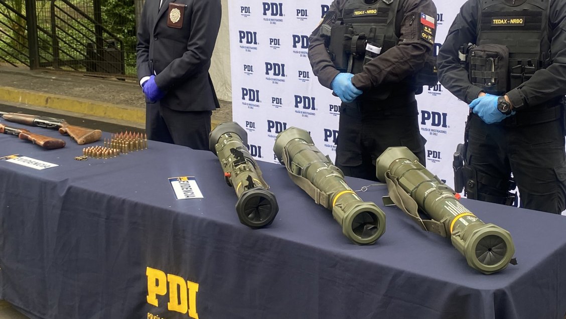 Detenidos 4 militares activos del Ejército de Chile: Vendían lanzacohetes y municiones por Facebook