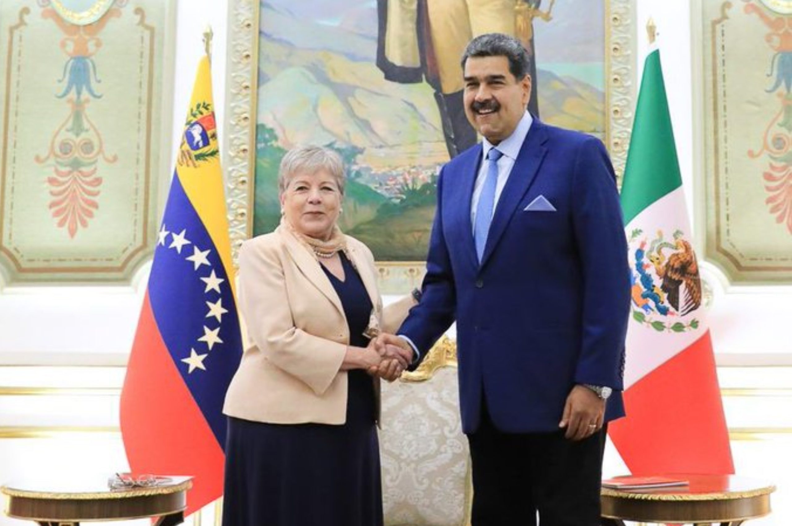 Maduro recibe a diplomática mexicana para reforzar cooperación