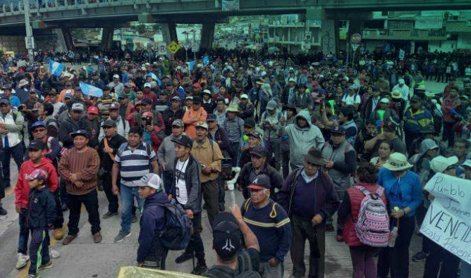 El pueblo toma la calle contra el golpe de Estado en Guatemala