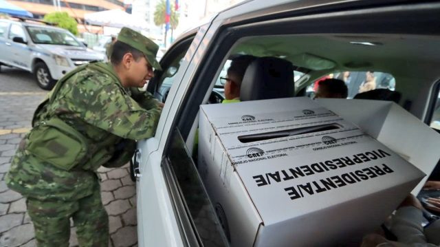 Ecuador inaugura voto en el extranjero para segunda vuelta presidencial