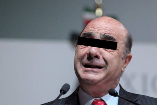 Concede juez prisión domiciliaria a Murillo Karam