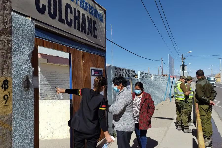 Frontera Chile-Bolivia: Detenidos tres funcionarios del Ejército acusados de golpear y asaltar a un migrante