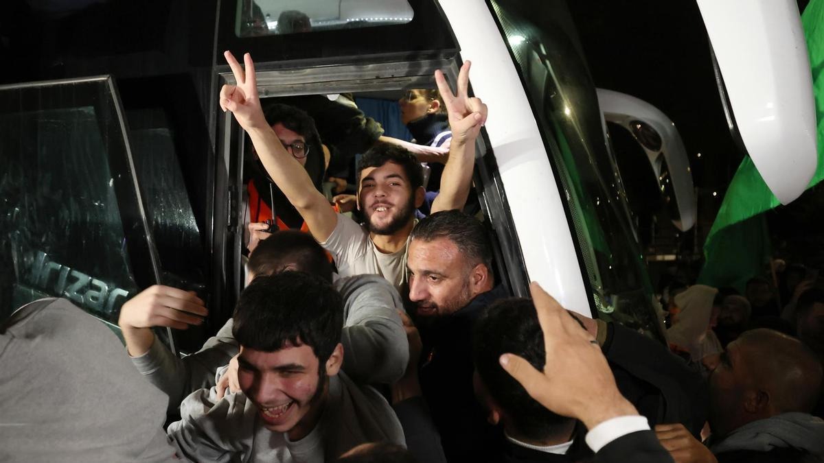 Israel libera a 30 presos palestinos en quinto día de tregua