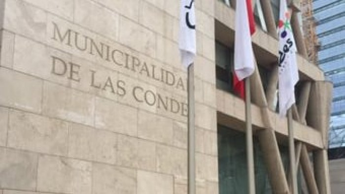 Las Condes: Contraloría abre sumario por falencias en auditoría privada que descartó delitos sobre compra de inmueble para Cesfam