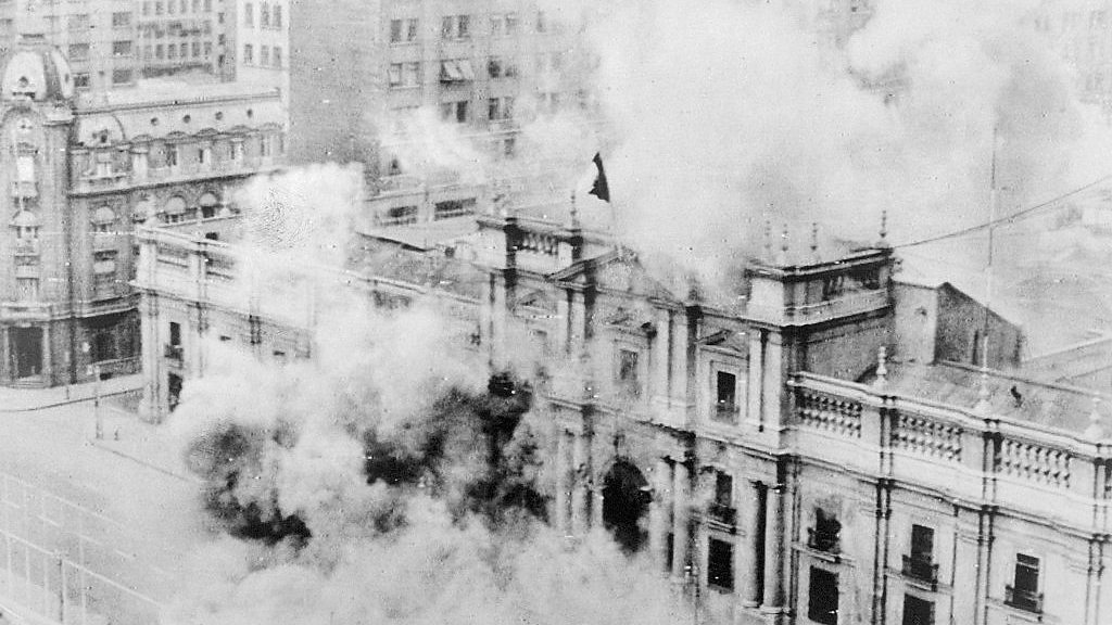 U. de Chile estrena versión restaurada de filmación del bombardeo a La Moneda y documental sobre Brigada Ramona Parra 