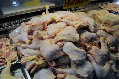 Colusión de pollos: Sernac alcanza acuerdo con supermercados SMU que entregará compensación económica a 188 mil personas