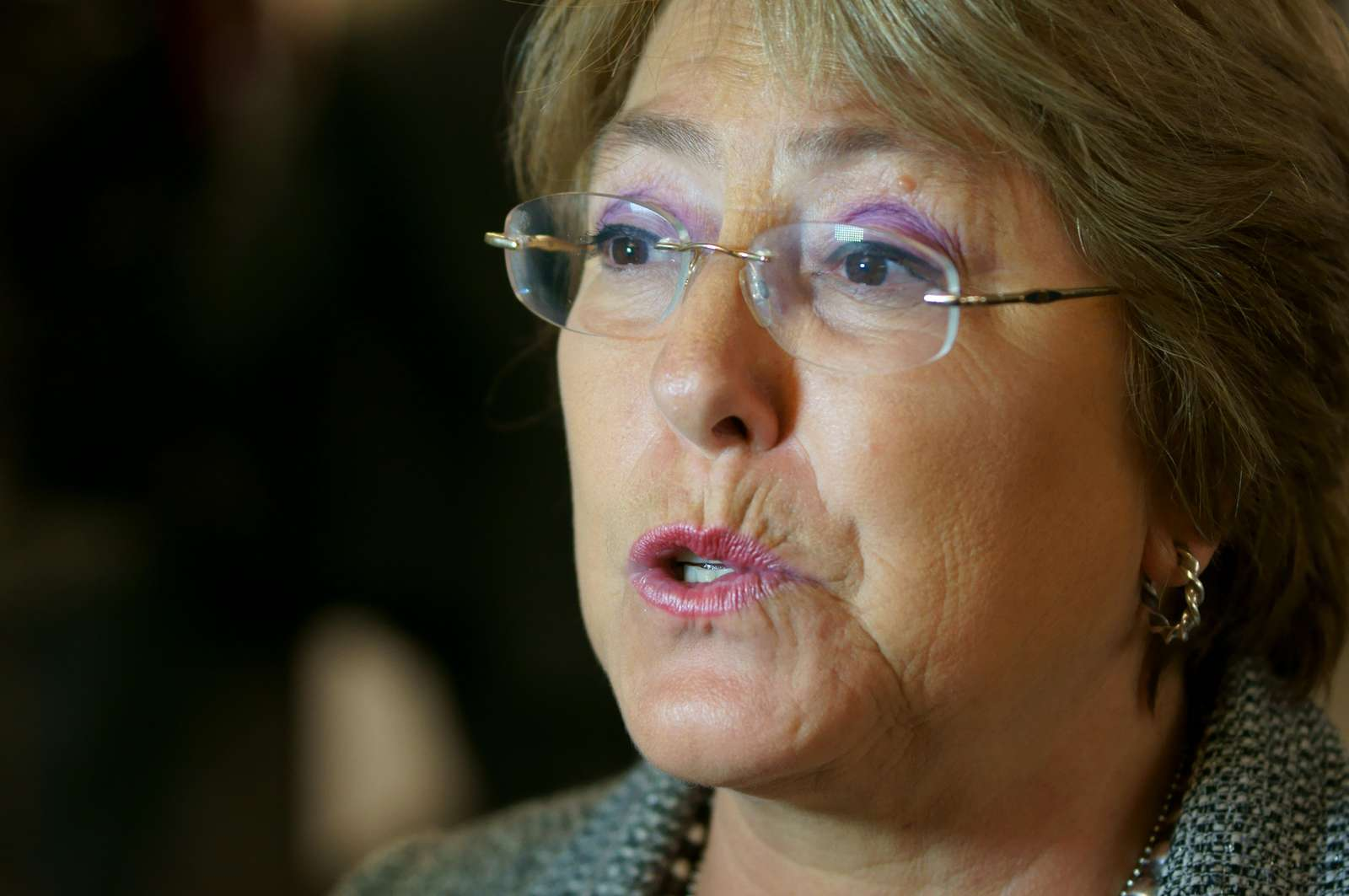 Bachelet alerta que el aborto en tres causales «corre riesgo» en la propuesta constitucional: «No podemos arriesgar un derecho que tanto nos costó conseguir»