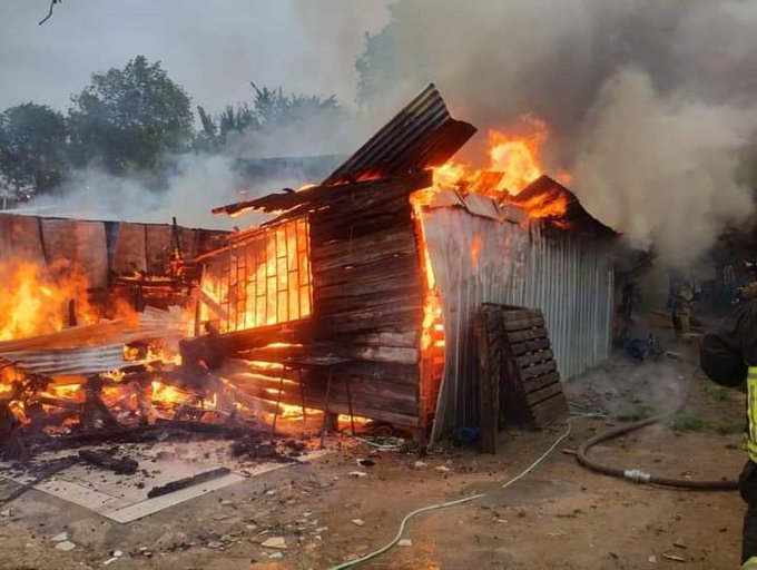 Coronel: Al menos 14 muertos por incendio que se registró en dos inmuebles de una toma