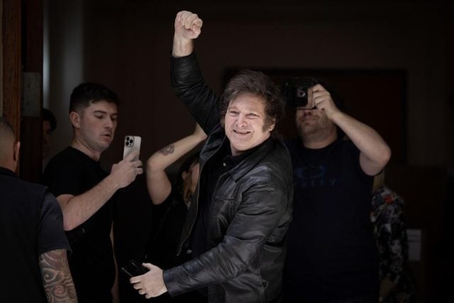 Mayoría de argentinos otorga la presidencia a Javier Milei
