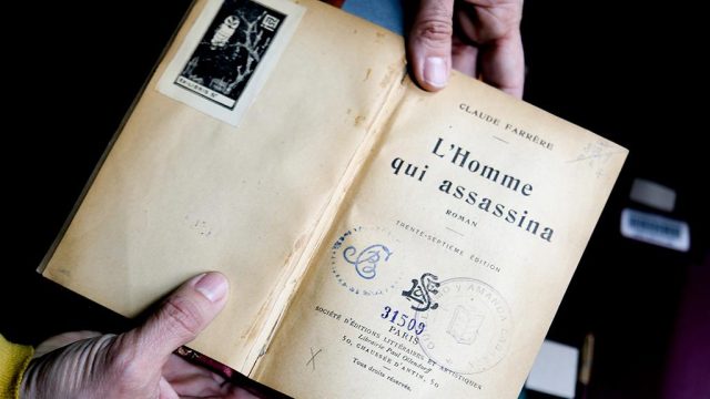 U. de Chile: Registran cientos de libros de Amanda Labarca en Archivo Central Andrés Bello