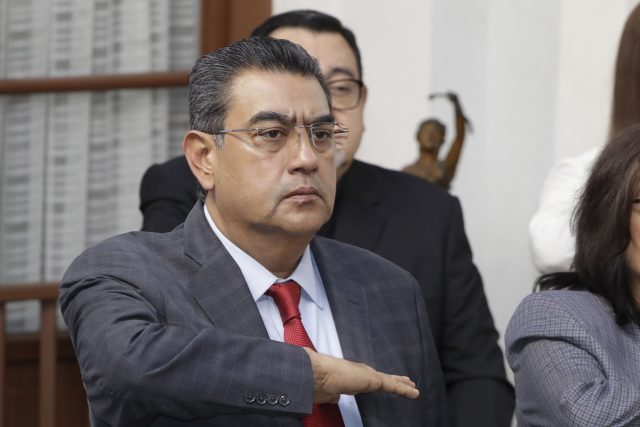 Habrá piso parejo en Morena por alcaldía de Puebla: gobernador