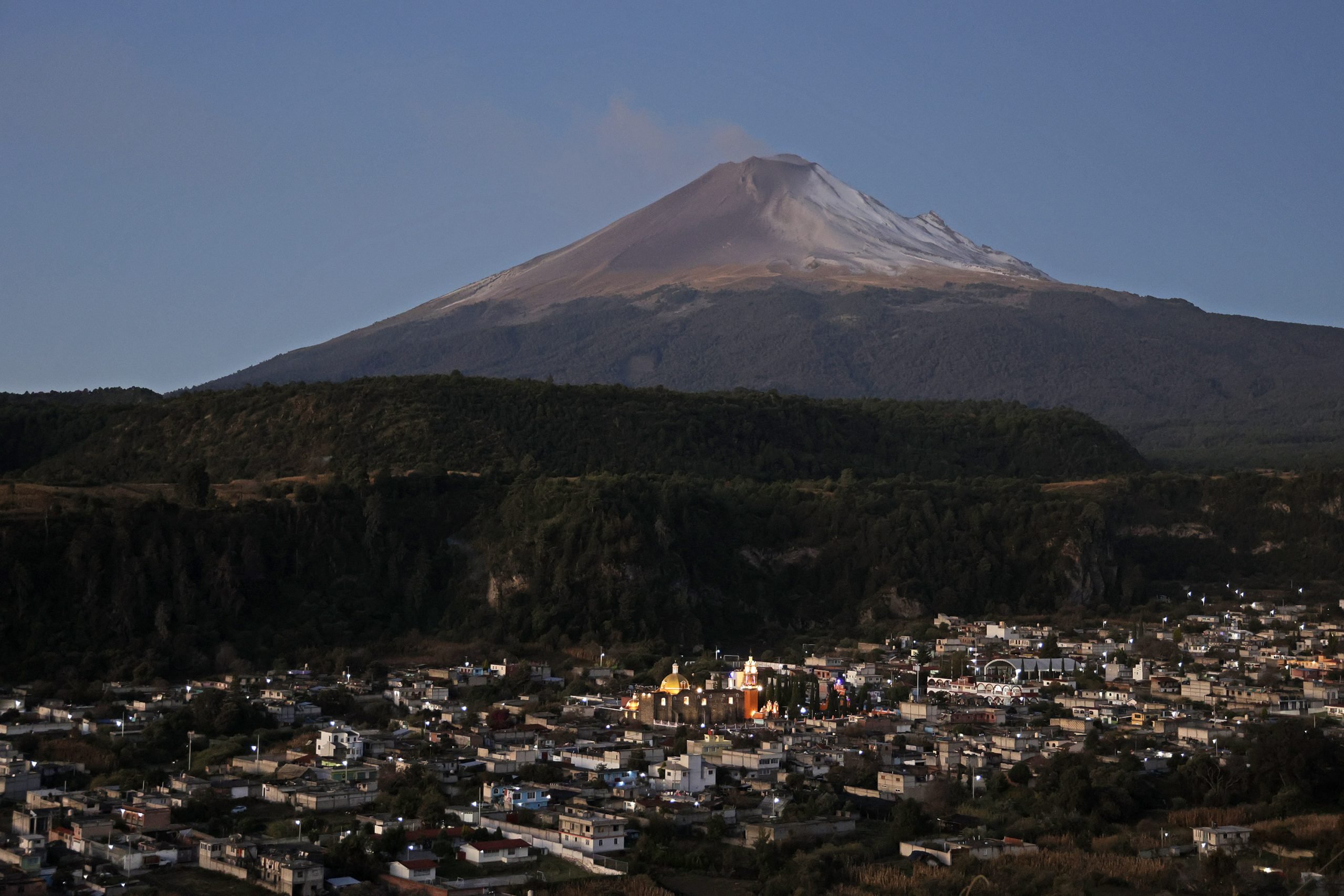 Popocatépetl triplica exhalaciones en 24 horas
