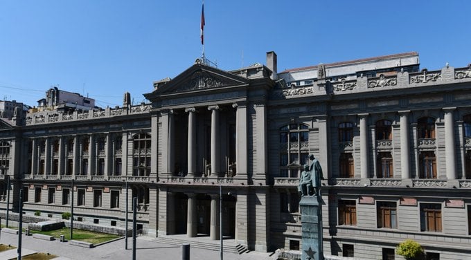 Caso La Moneda: Corte Suprema revoca absoluciones y aumenta penas a exmilitares por homicidio y secuestro de colaboradores de Allende