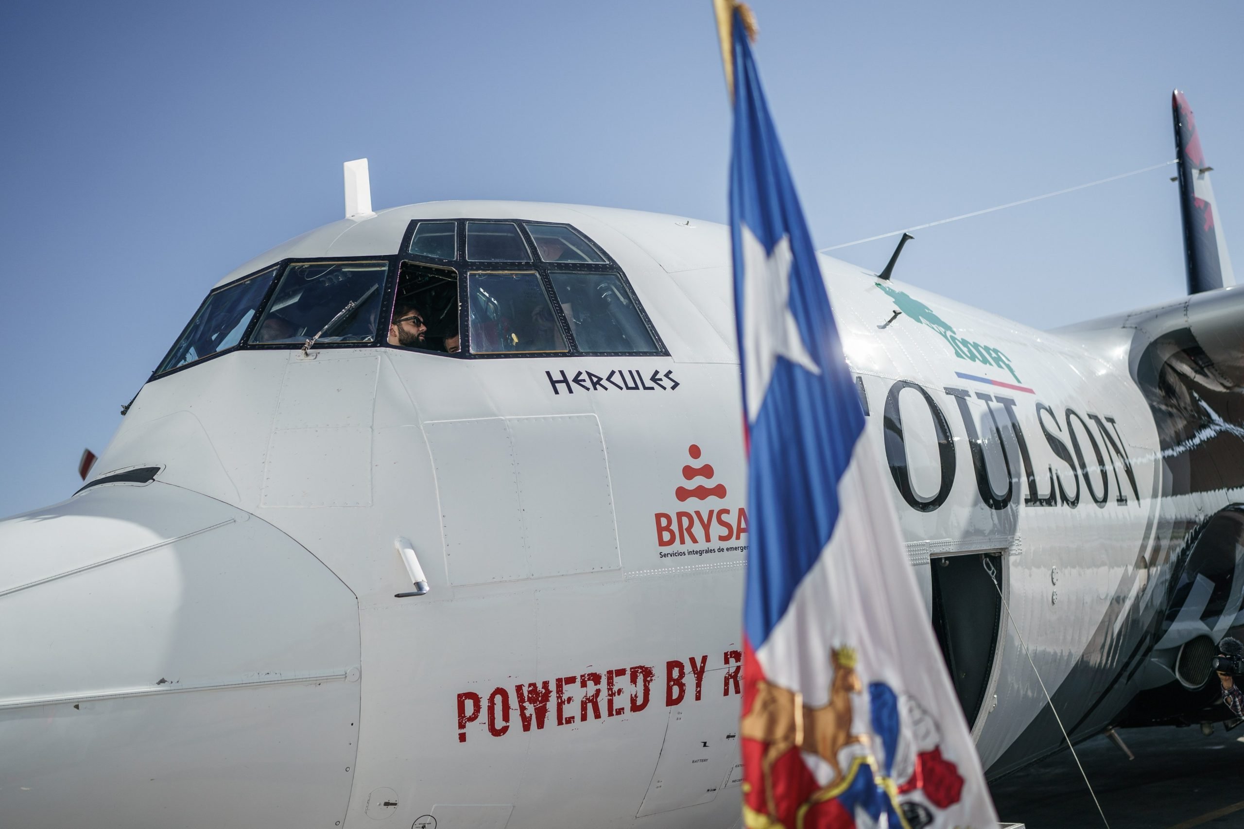 «Estamos mejor preparados que en años anteriores»: Boric presentó nuevo avión para el combate de incendios forestales