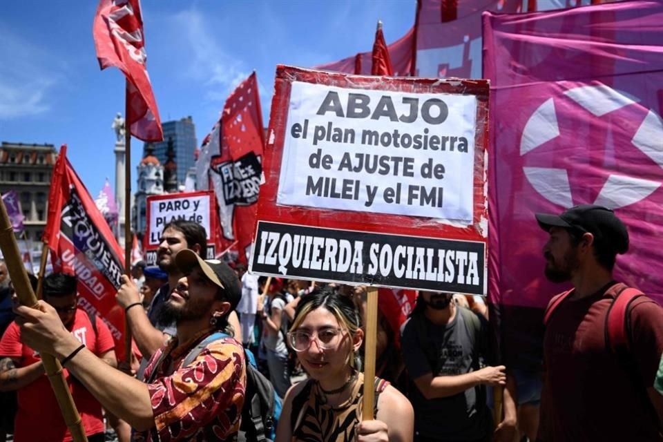Sindicatos de Argentina marchan contra reformas de Javier Milei