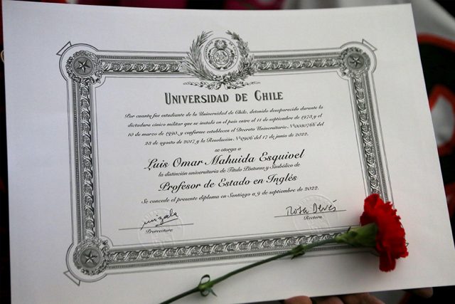 U. de Chile presenta libro que recoge la historia de sus estudiantes ejecutados y desaparecidos por la Dictadura