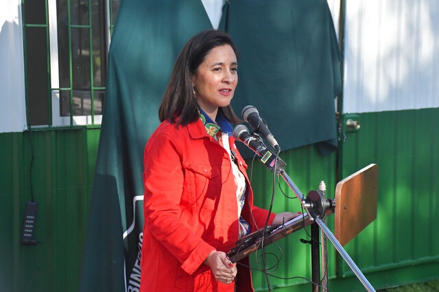 Alcaldesa de Las Condes ordena sumario tras denuncia por pagos irregulares de horas extras
