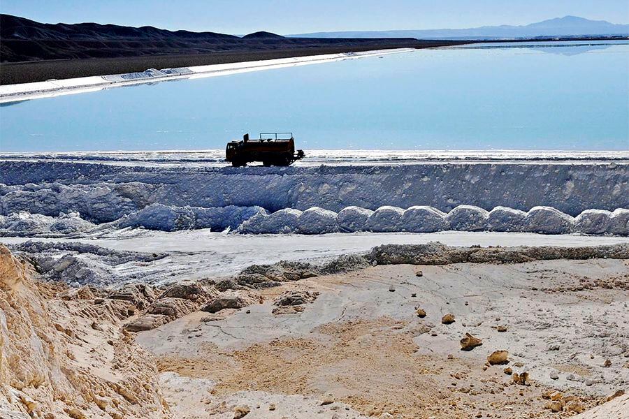 Comunidades indígenas desmienten acuerdo con SQM y Codelco para la explotación de litio en el Salar de Atacama