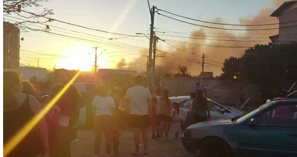 Incendio en toma de Quinta Normal afecta a más de 20 viviendas