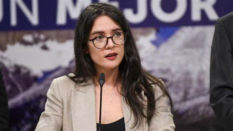 Ministra Vallejo valora importancia de deportación de Pedro Barrientos en materia de DD.HH.: «Nos hubiera gustado que Joan Jara estuviera viva para este momento»