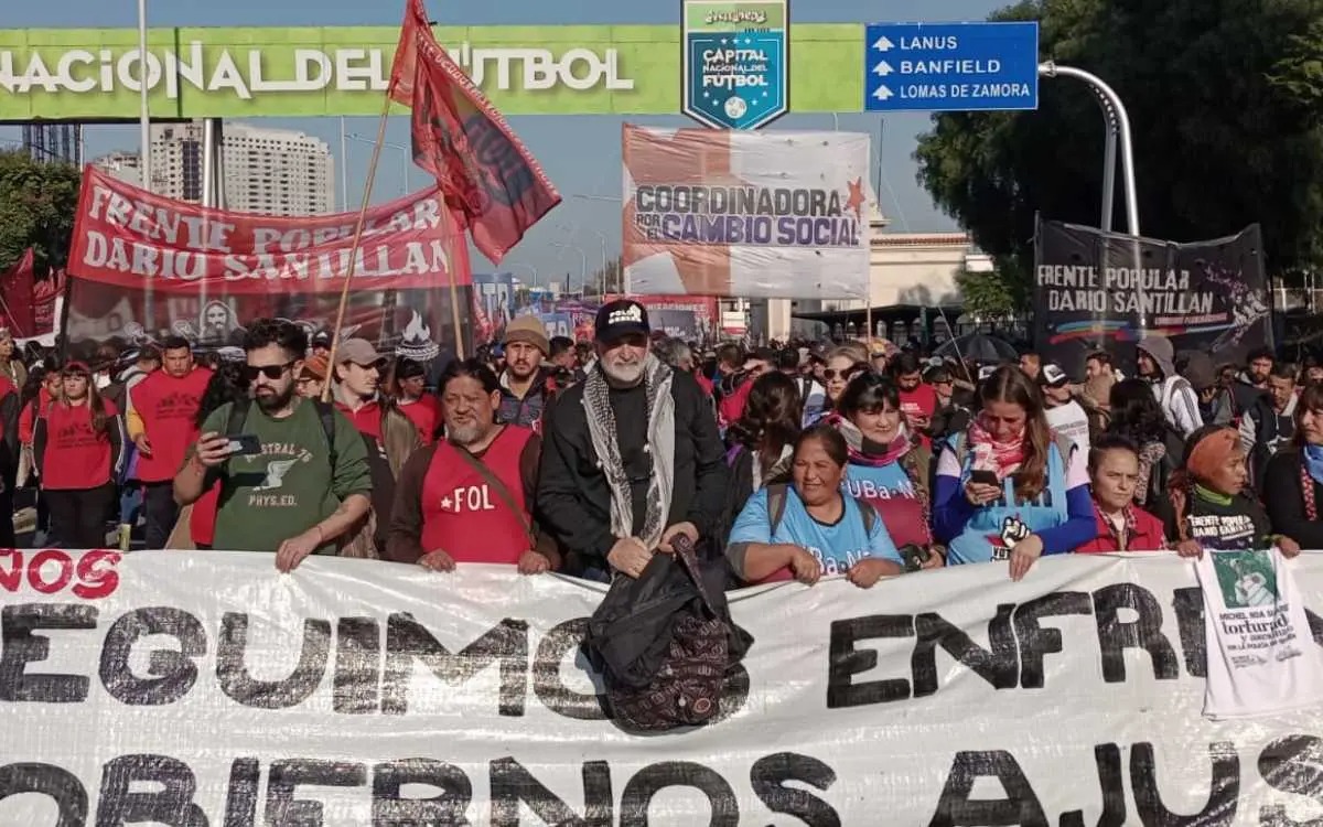 Milei advierte retirar apoyos a quienes bloqueen calles en protestas