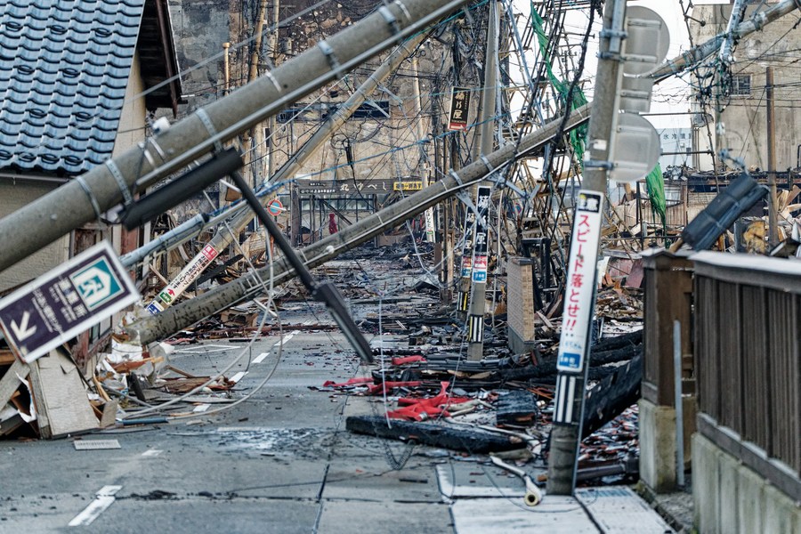 Aumenta número de muertos en Japón tras terremoto, más de 200