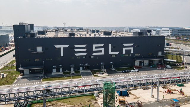 CFE respalda trámites de Tesla en planta de Monterrey