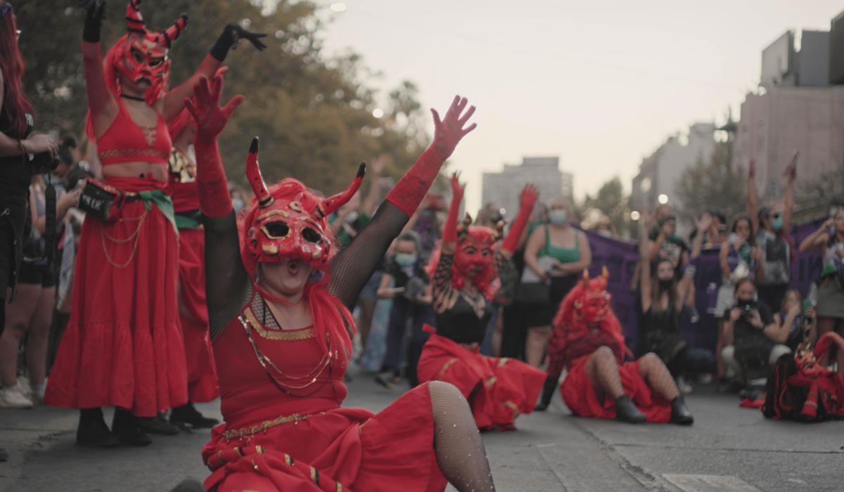 «Breaking Social»: Documental sobre movimientos sociales, corrupción y poder se estrena en Insomnia de Valparaíso