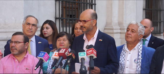 Para que recurra a la Corte Penal Internacional por genocidio en Gaza: Comité Chileno-Palestino entrega carta al Presidente Boric