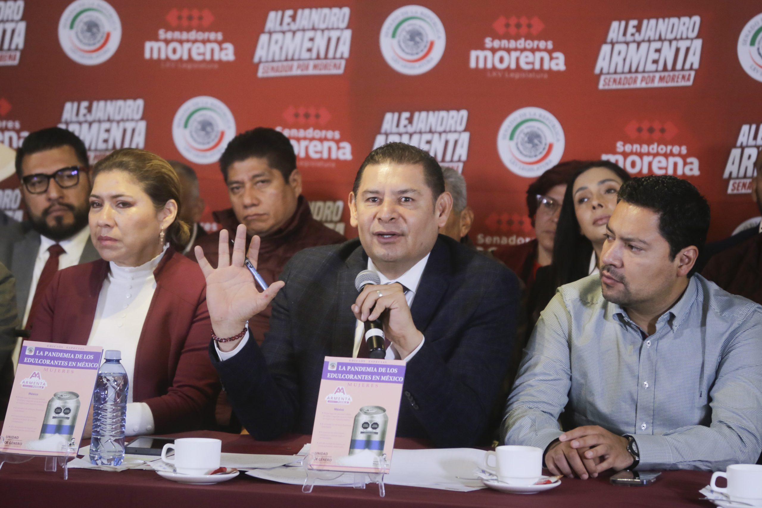 Armenta recluta ediles auxiliares de Puebla y rechaza persecución política