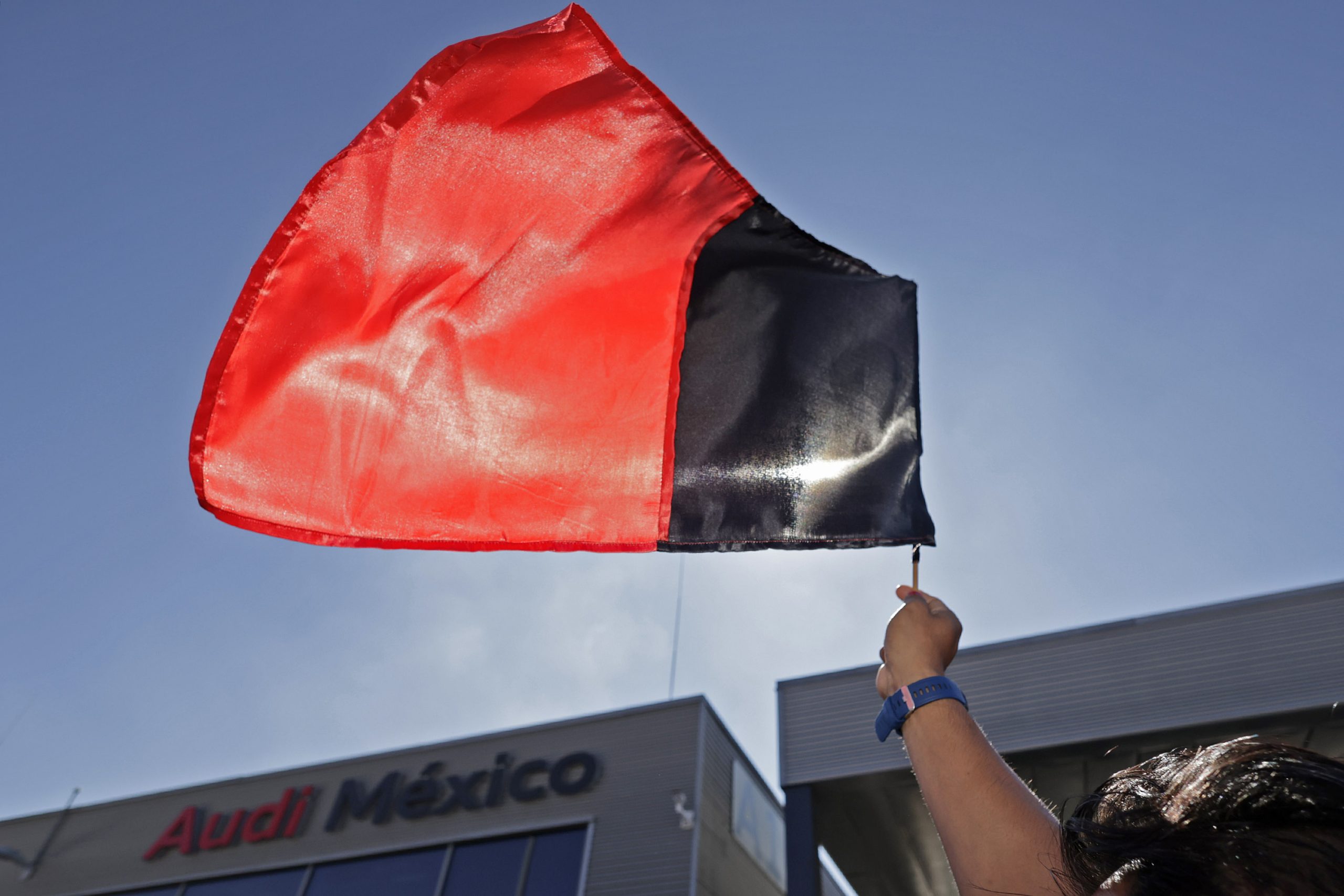 Huelga en Audi México cumple 24 horas sin acuerdo