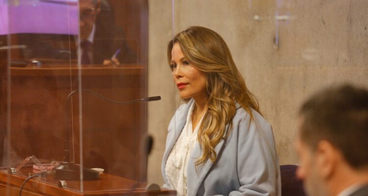 Este jueves continúa formalización a Cathy Barriga: Defensa pide rechazar prisión preventiva por ser «madre cuidadora»