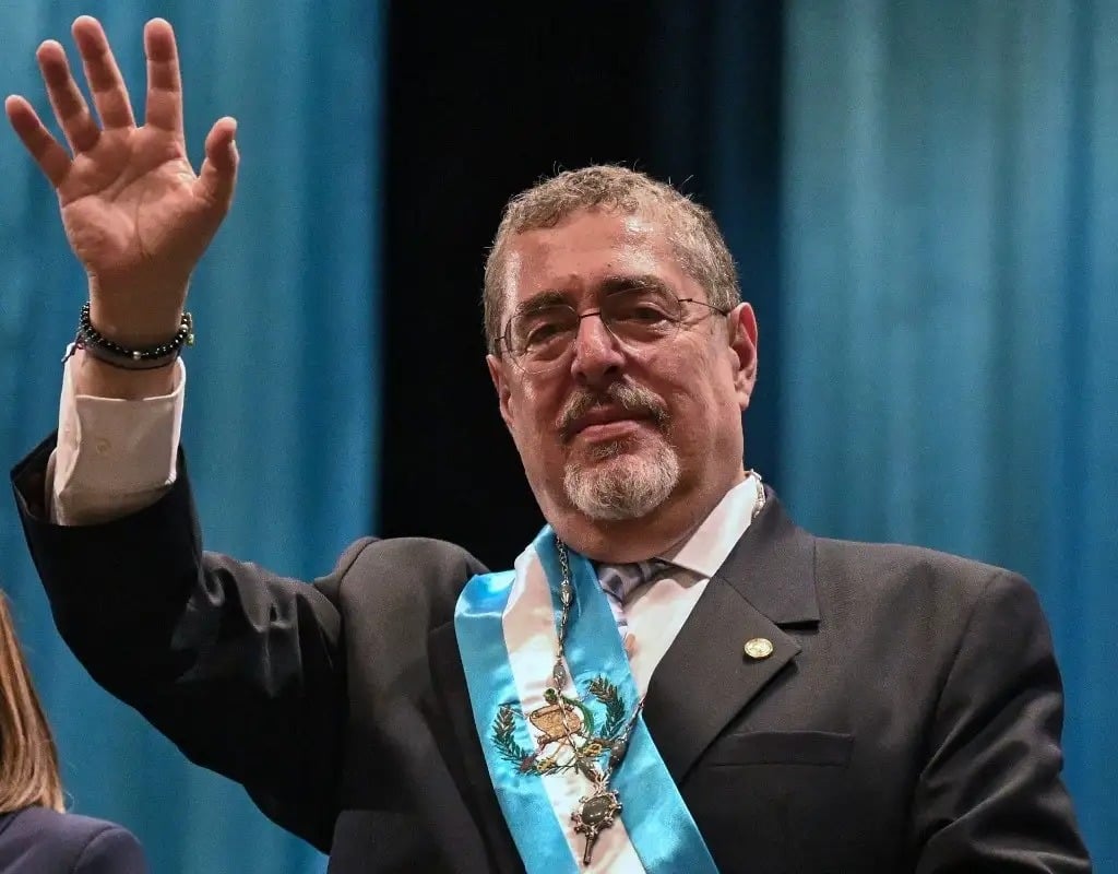 Arévalo supera obstáculos del Congreso y asume presidencia en Guatemala