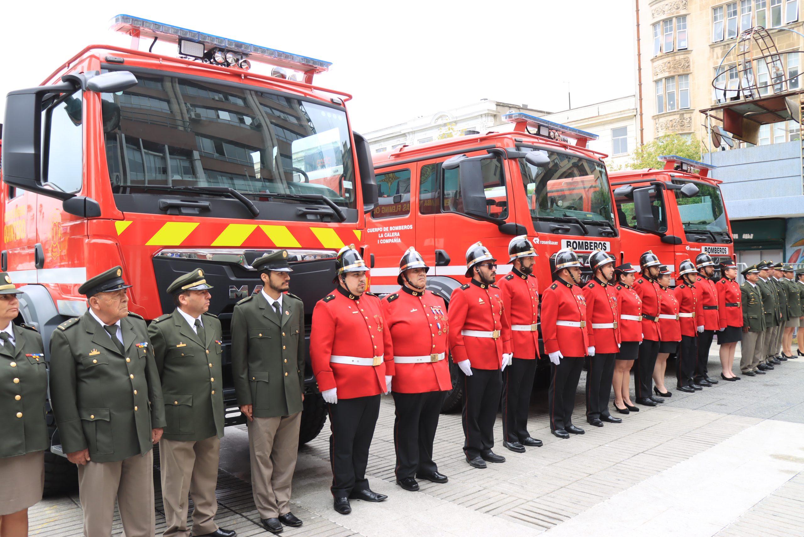 Gobierno Regional de Valparaíso entrega tres carros forestales a Bomberos de la región