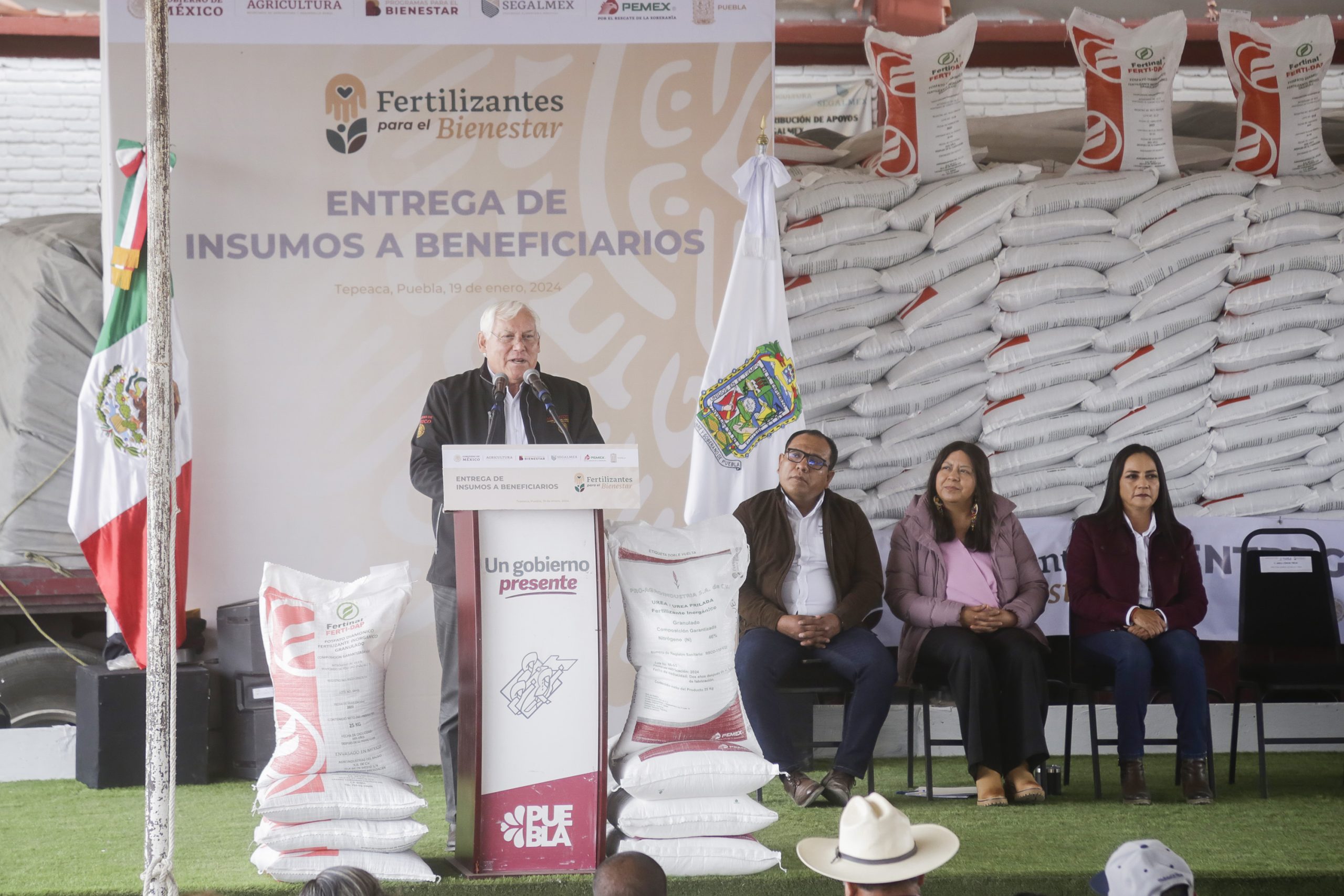 Inversión federal beneficiará a más de 98 mil agricultores en Puebla