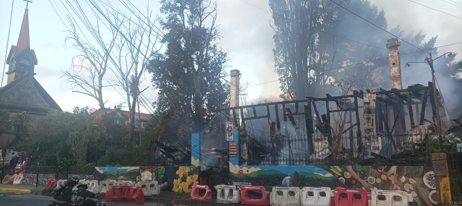 Detienen a extrabajador de La Última Frontera como presunto autor del incendio que destruyó el café ícono de Valdivia