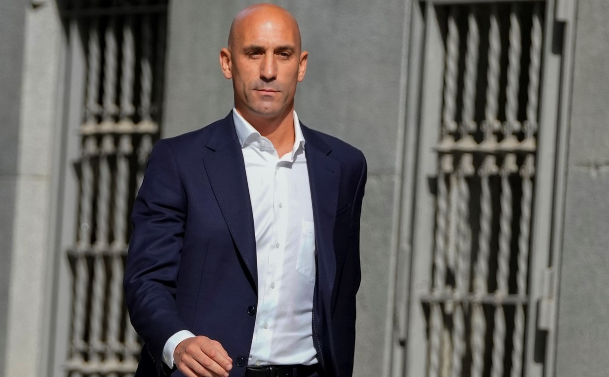 España: Juez llama a juicio a Luis Rubiales bajo cargos de «agresión sexual» y «coacción», por el beso «no consentido» a la futbolista Jenni Hermoso