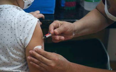 Más de 500 mil niños venezolanos afectados: Ministra de Venezuela denunció que EEUU habría impedido la llegada de vacunas en el año 2017