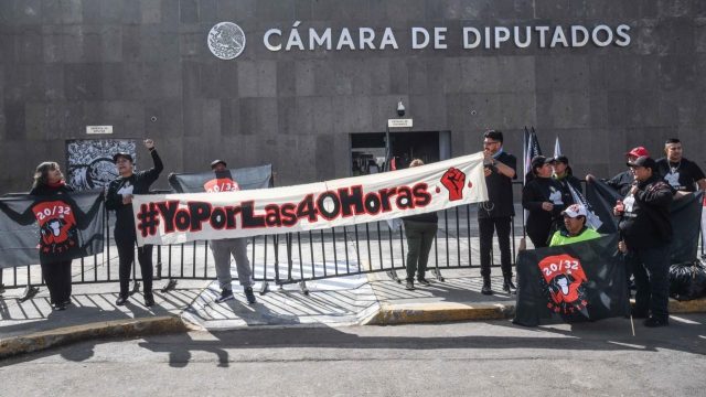 AMLO insta a diálogo con empresarios sobre reducción de jornada laboral