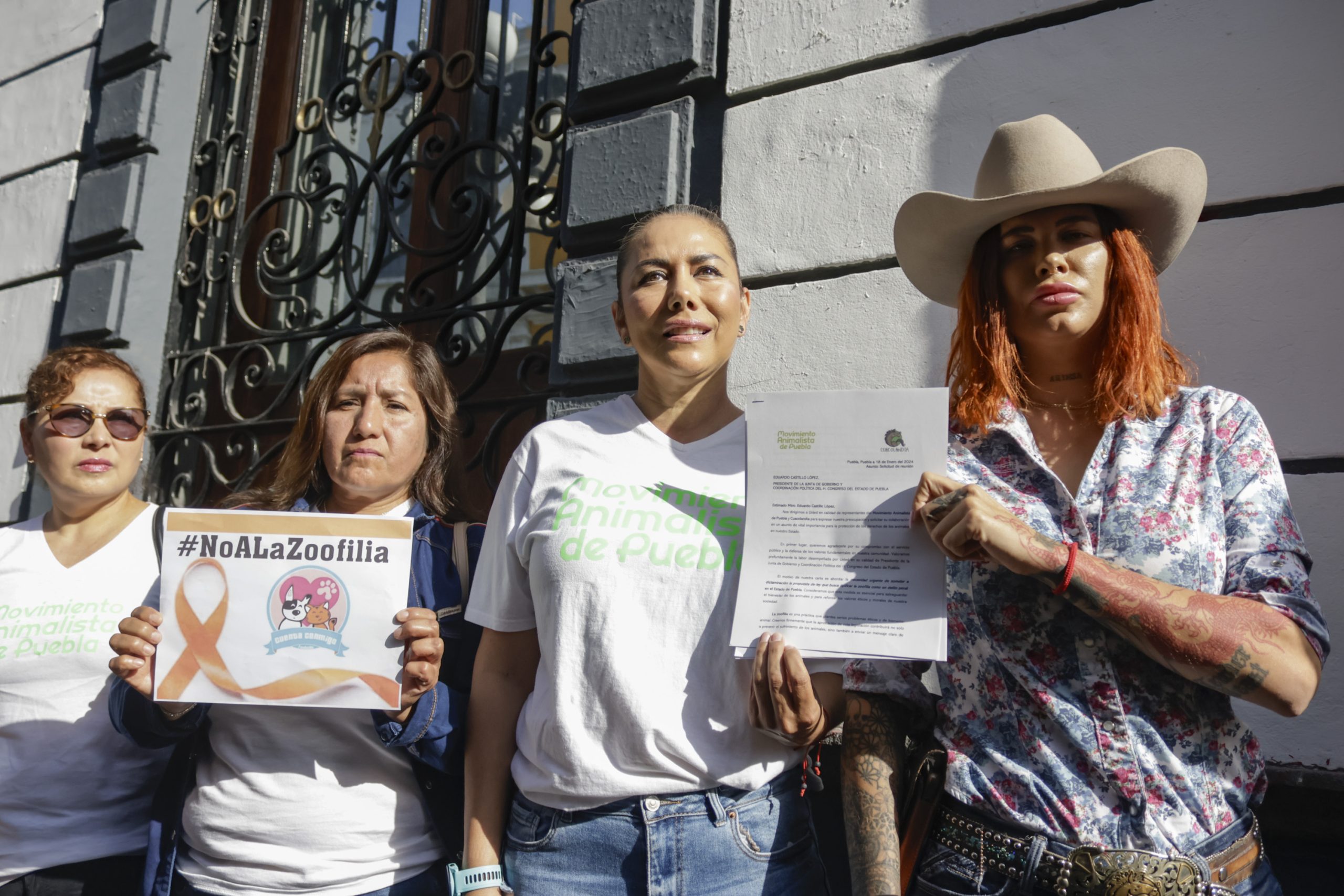 Animalistas piden al Congreso de Puebla penalizar la zoofilia