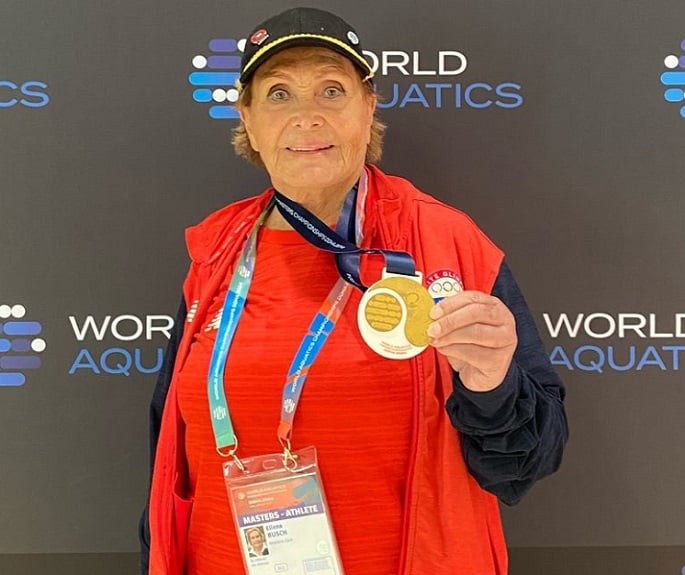 Chilena es campeona mundial de natación master: Eliana Busch tiene 89 años y es medalla de oro en los 100 metros