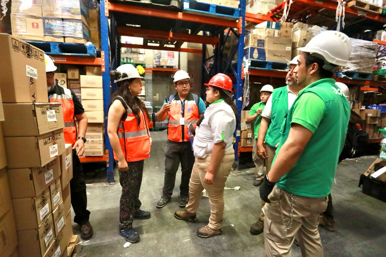 Exponían a trabajadores a altas temperaturas: Suspenden funcionamiento de la bodega de Jumbo Portal Ñuñoa