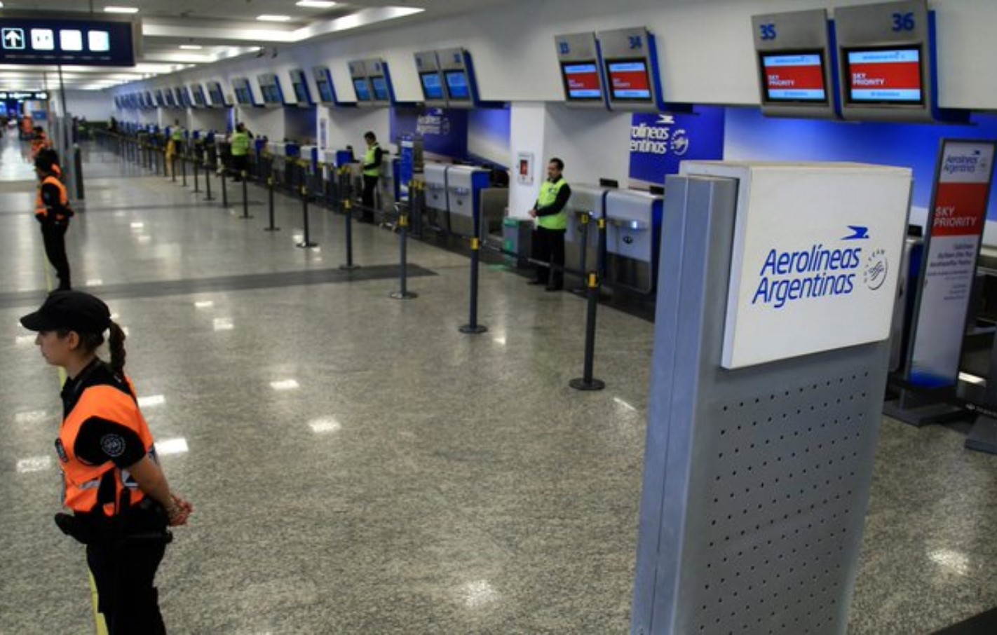 Huelga sindical cancela 400 vuelos en Argentina, hay 35 mil afectados