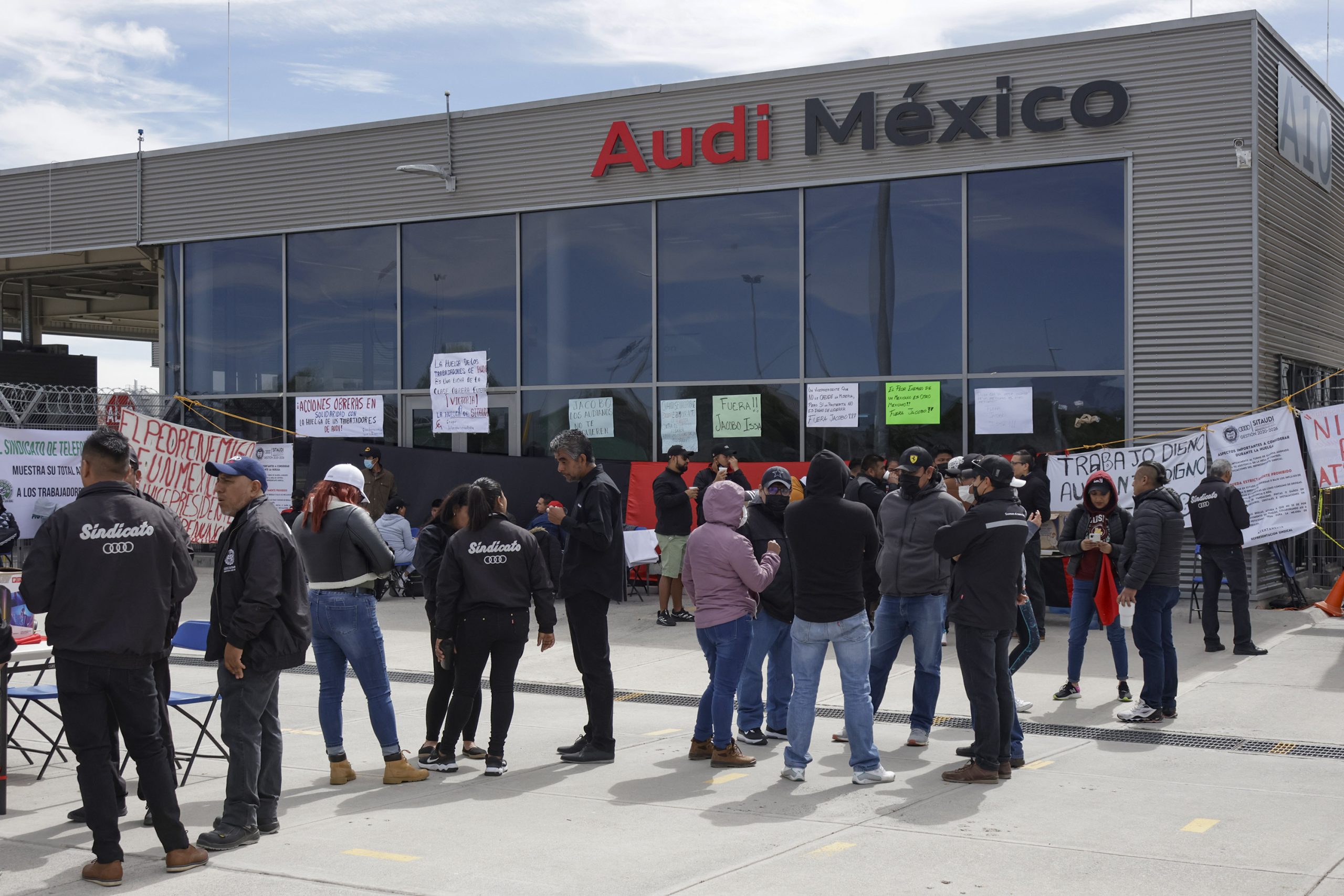 AMLO afirma que pronto habrá acuerdo entre Audi y trabajadores